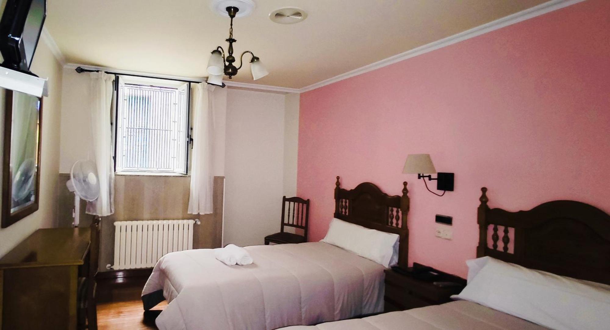 Pico Sacro I Hostal-Pension Santiago De Compostela Rum bild